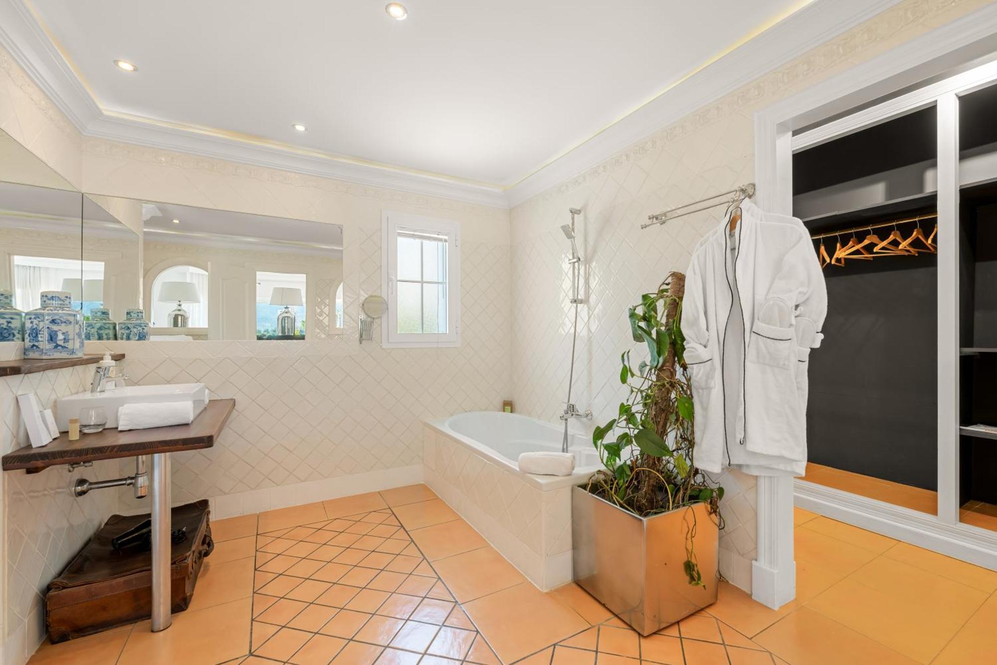 Molo Luxury Puerto Banus Marbella